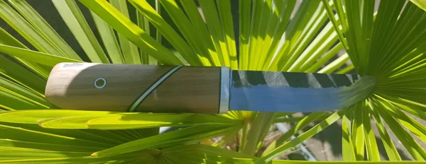 Lame forgée, insert G10 et acier.